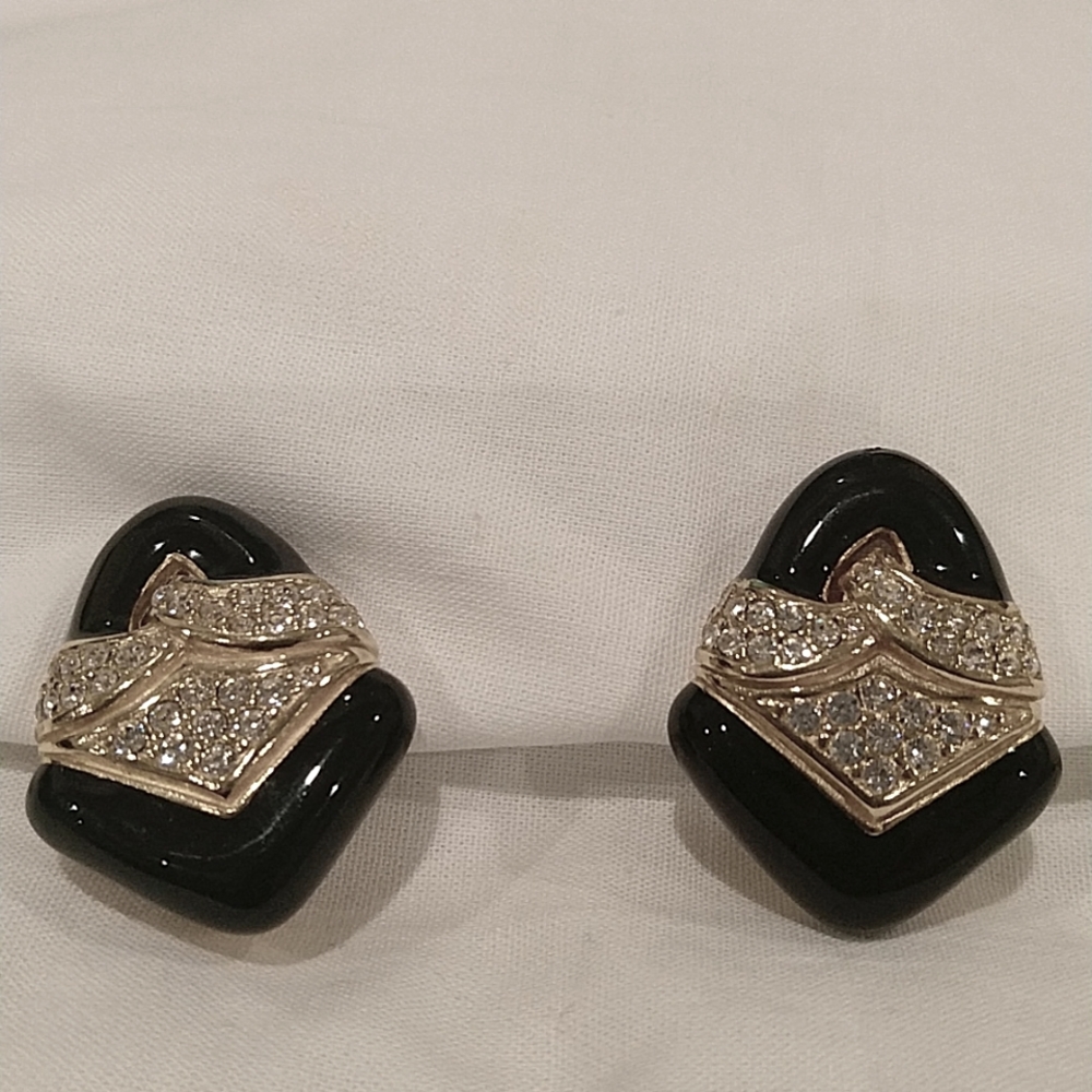 Mint CINER earrings, vintage, blk  enamel w/clear crystal rhinestones.   Signed